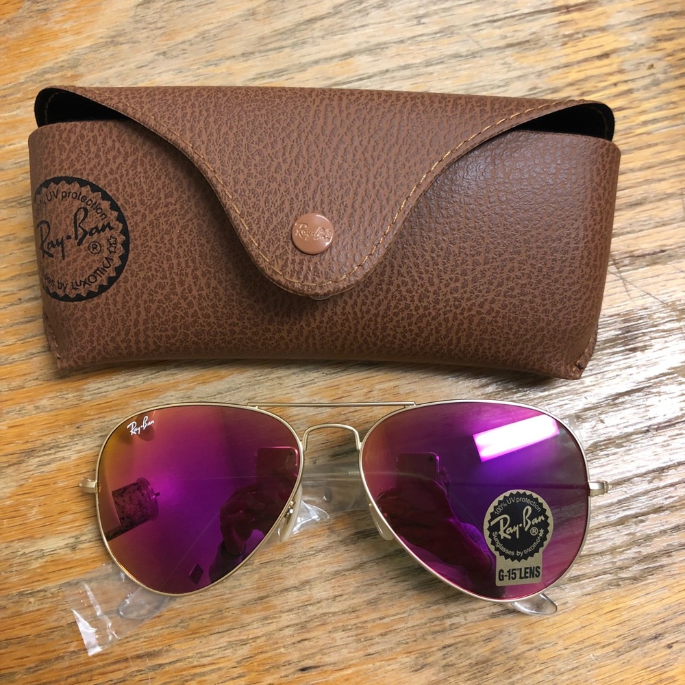 Aviator ray bans, pink